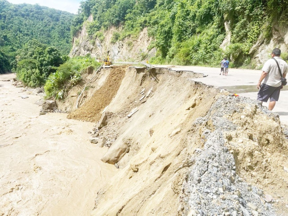 A major portion of the National Highway-29 on the Pagla Pahar stretch that was ‘washed away’ by flooding Chathe River following a landslide during the intervening period of September 3 and the early hours of September 4, 2024. (Morung File Photo)